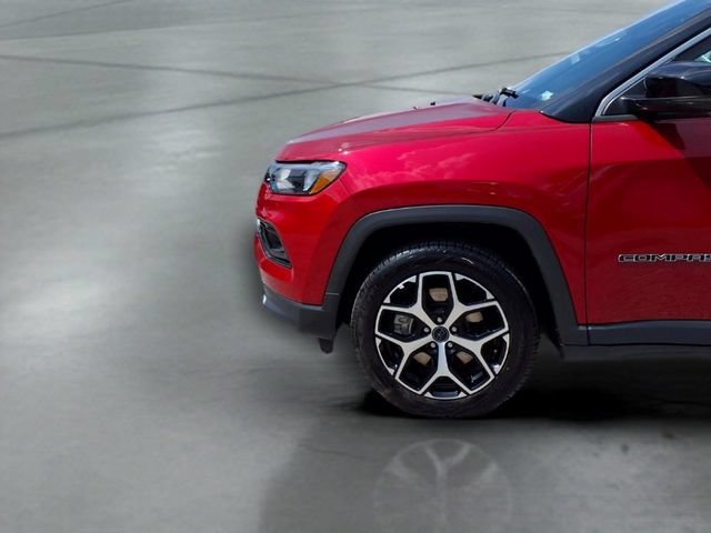 Used 2025  Jeep Limited image 19