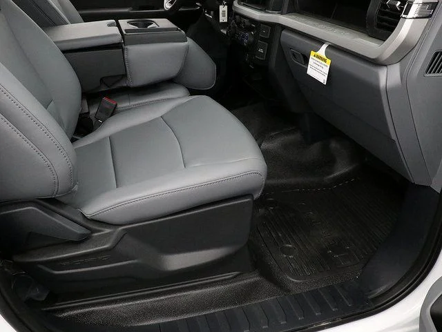 New 2025 Oxford White Ford F-450® XL image 29