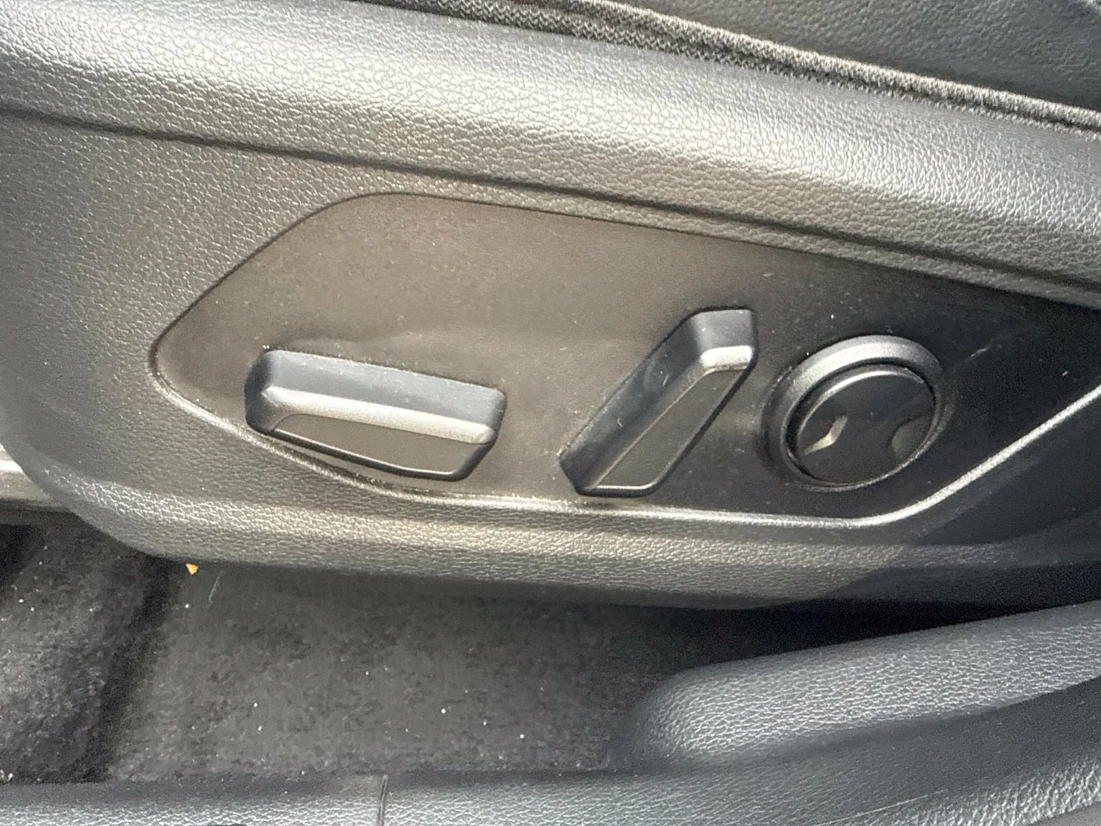 Used 2023  Kia EX image 25