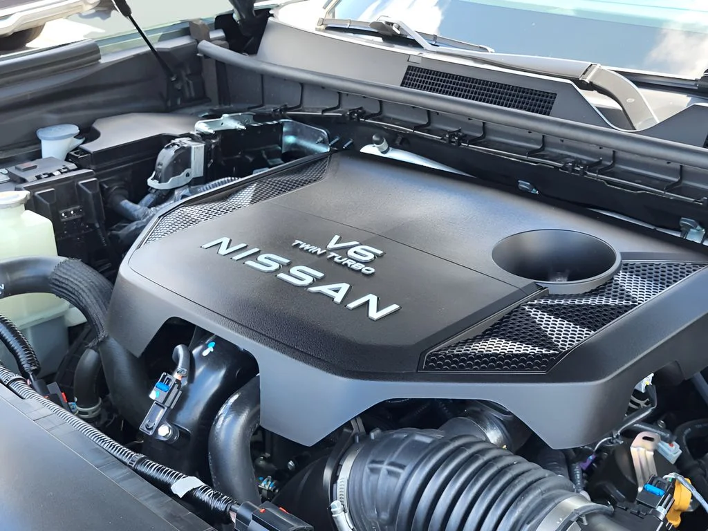 Used 2025 Alpine Metallic/Super Black Nissan PRO-4X image 29