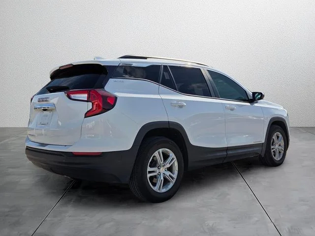 Used 2022 White GMC SLE image 4