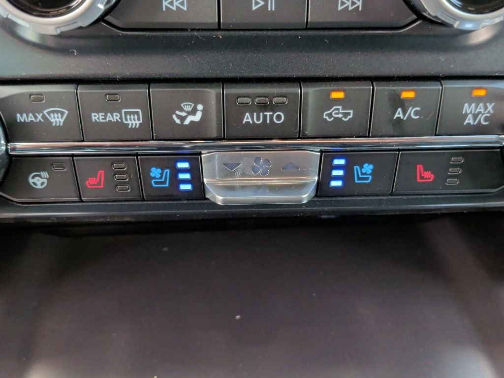 New 2026 Agate Black Metallic Ford Platinum® image 30