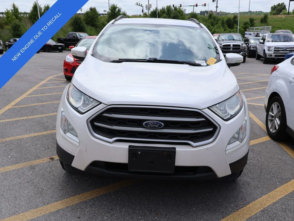Used 2018 White Platinum Clearcoat Metallic Ford SE image 6