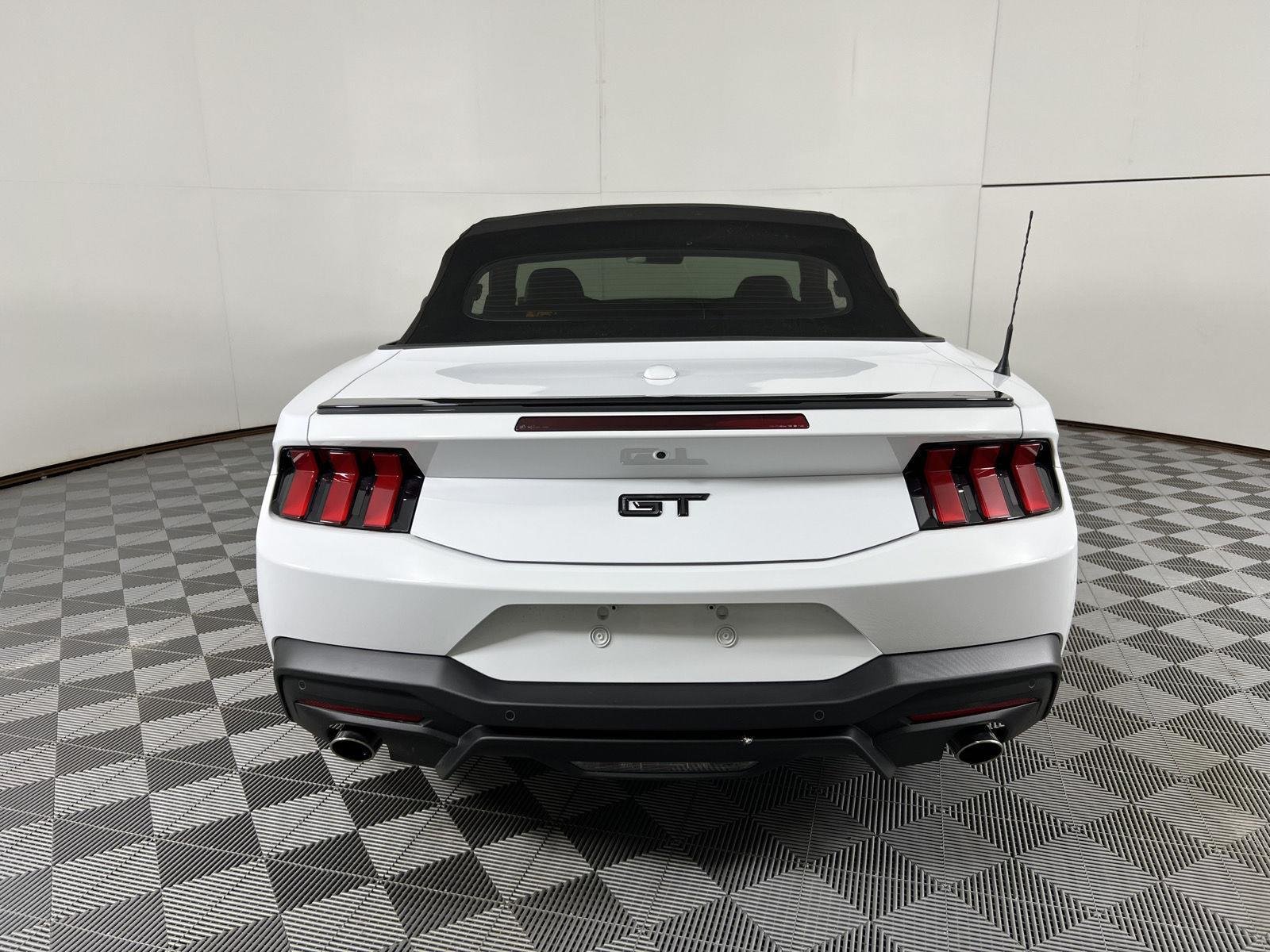 Used 2025 Oxford White Ford GT Premium image 9