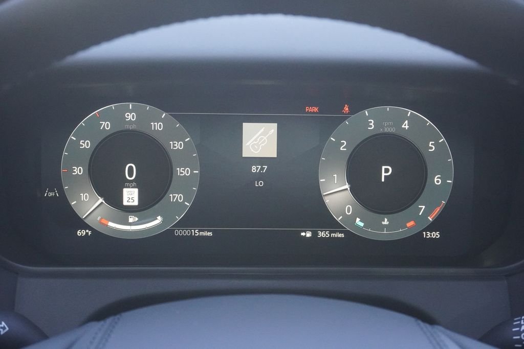 New 2026 Santorini Black Land Rover Dynamic SE image 11