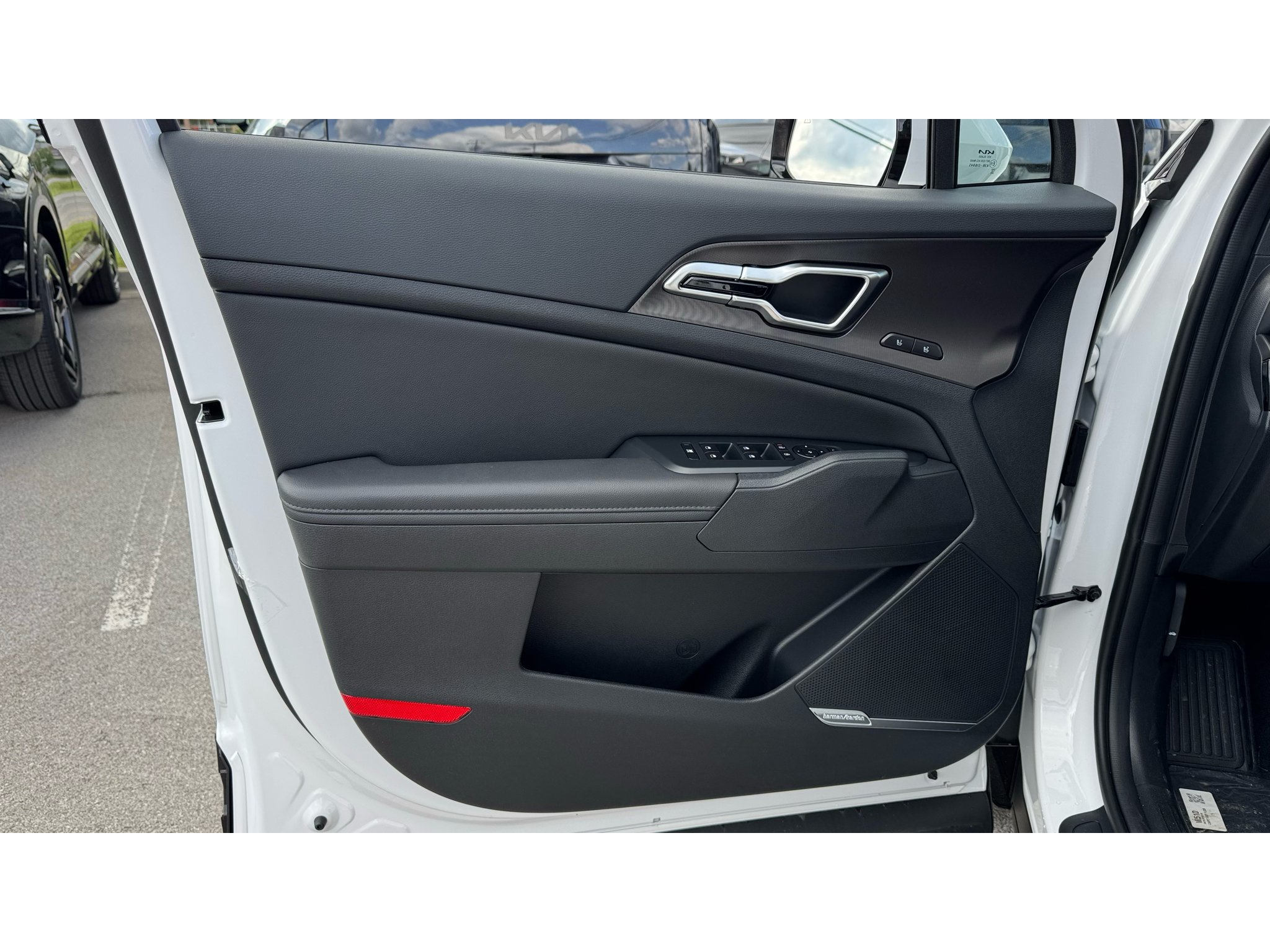 New 2027 Glacial White Pearl Kia SX Prestige image 24