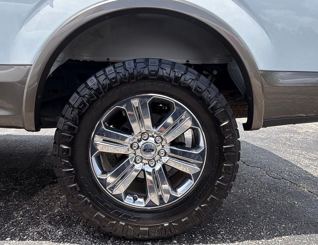 Used 2020  Ford Lariat image 22