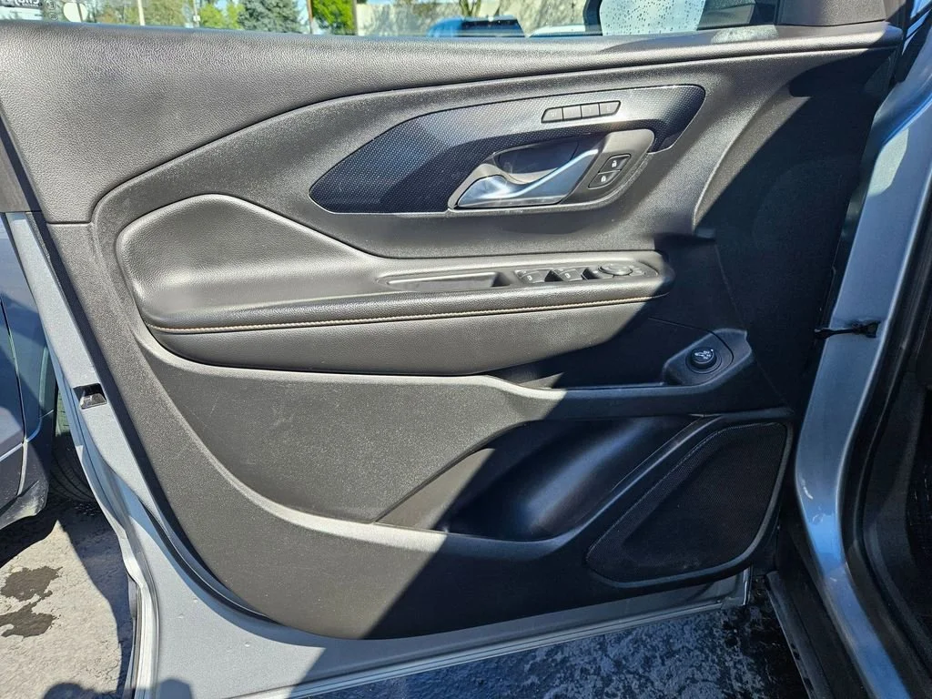 Used 2023 Sterling Metallic GMC AT4 image 10