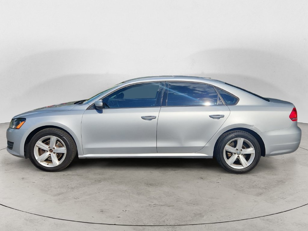 Used 2013 Silver Volkswagen 2.5 S image 8