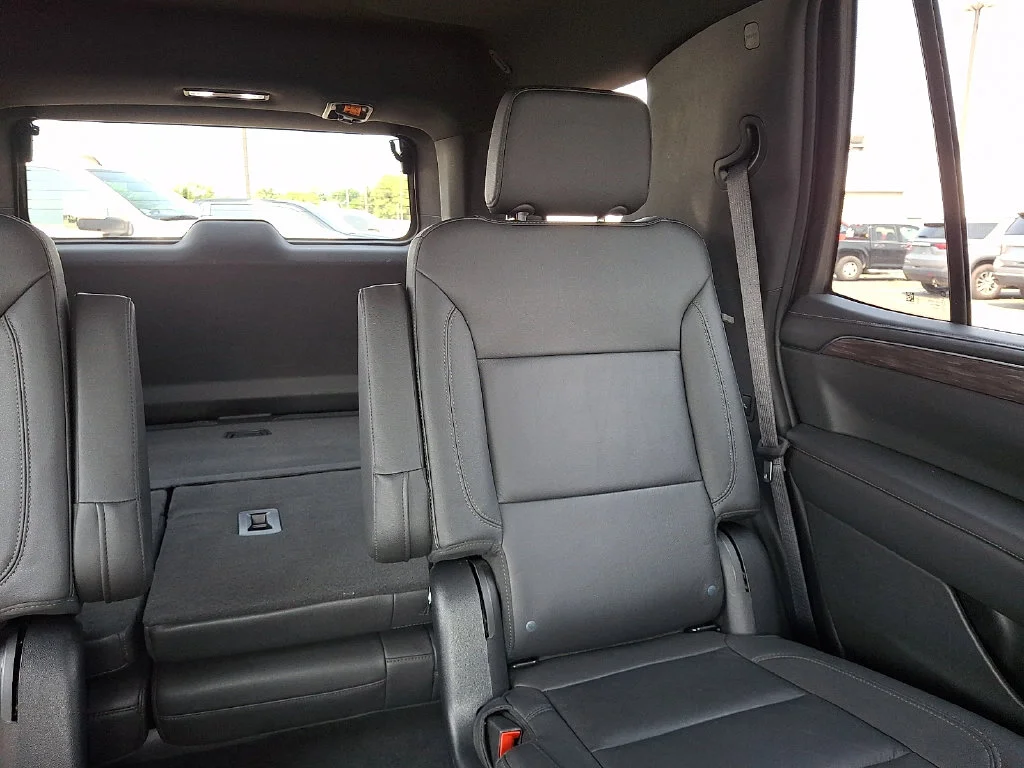 Used 2023 Black Chevrolet Z71 image 21