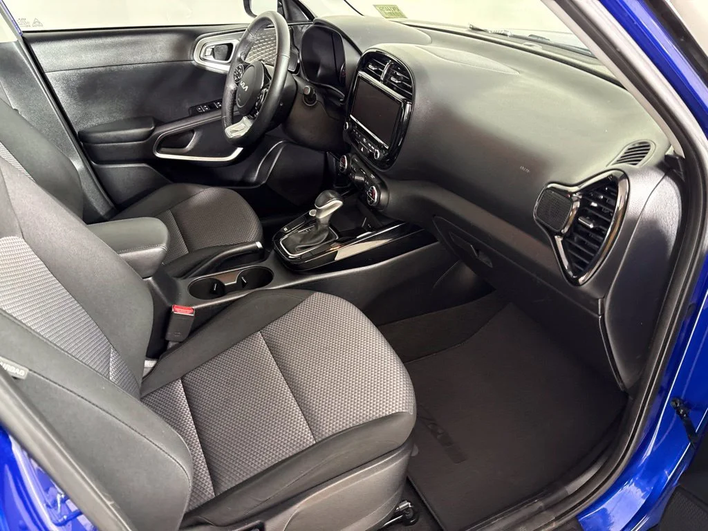 Used 2022 Blue Kia X-Line image 17