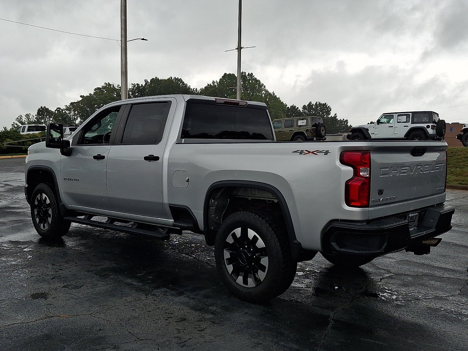 Used 2020 Silver Ice Metallic - GAN Chevrolet 4WD Crew Cab Standard Bed Custom image 4