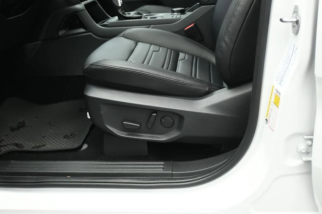 New 2026 Oxford White Ford Lariat image 8