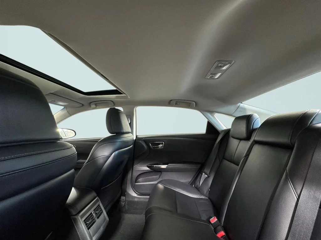Used 2018 Gray Toyota XLE Premium image 13