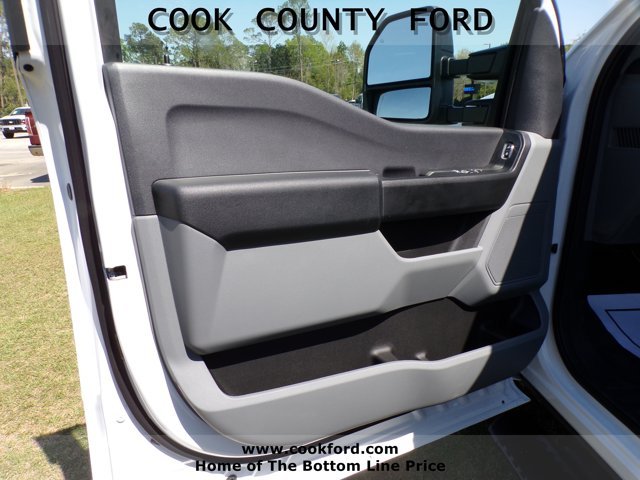 New 2026 Oxford White Ford F-350® XL image 18