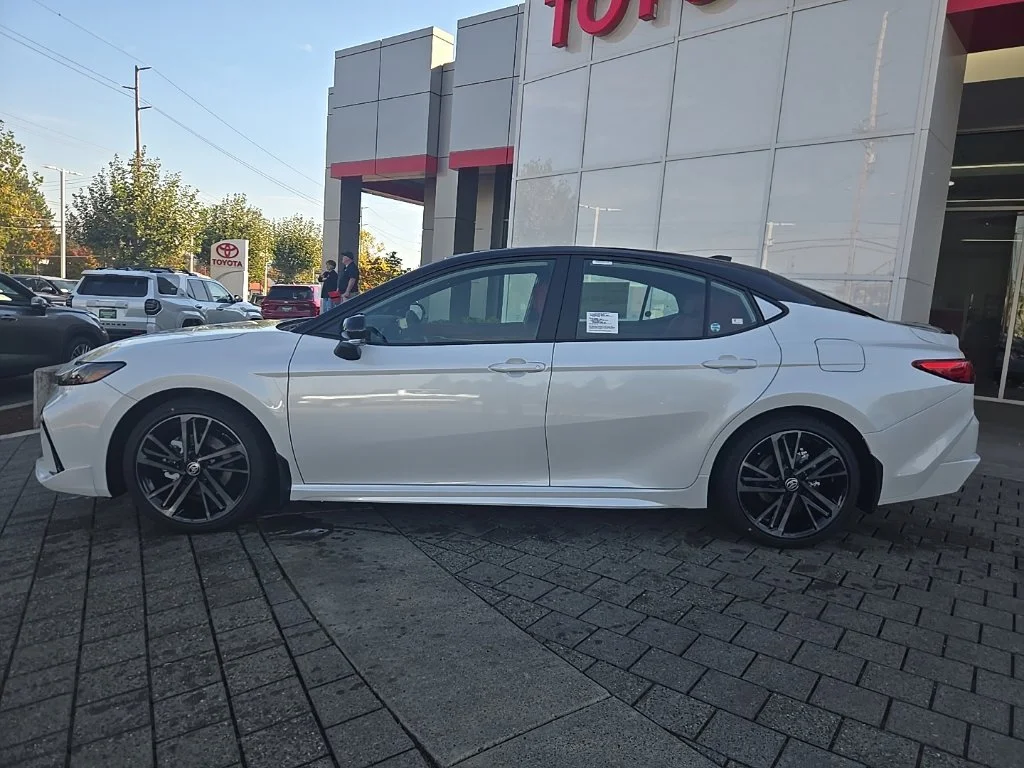 New 2026 Wind Chill Pearl with Midnight Black Metallic roof Toyota XSE image 2