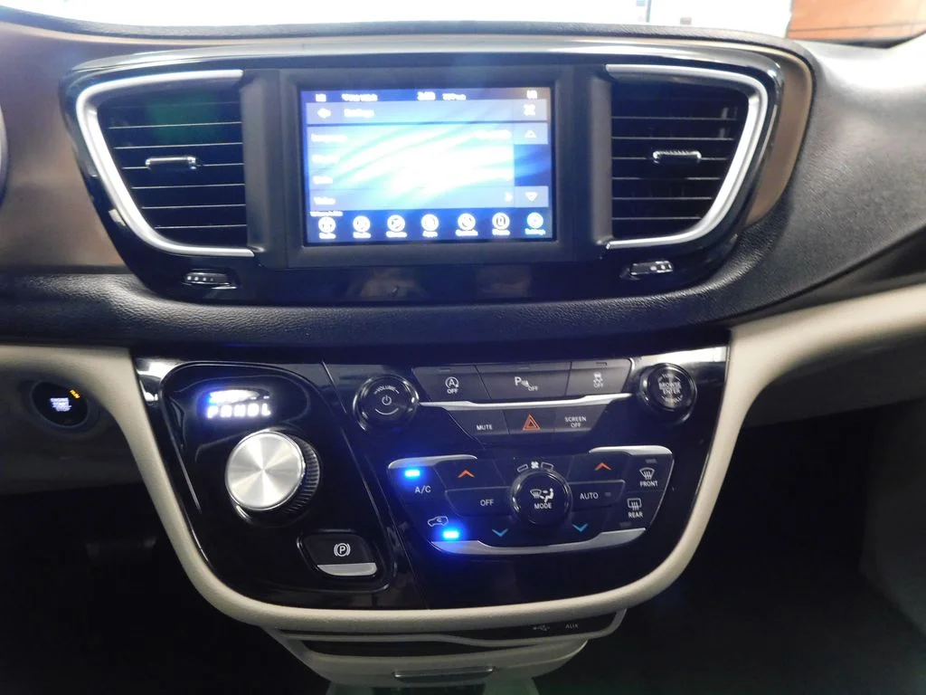 Used 2019 Velvet Red Pearlcoat Chrysler Touring L image 26