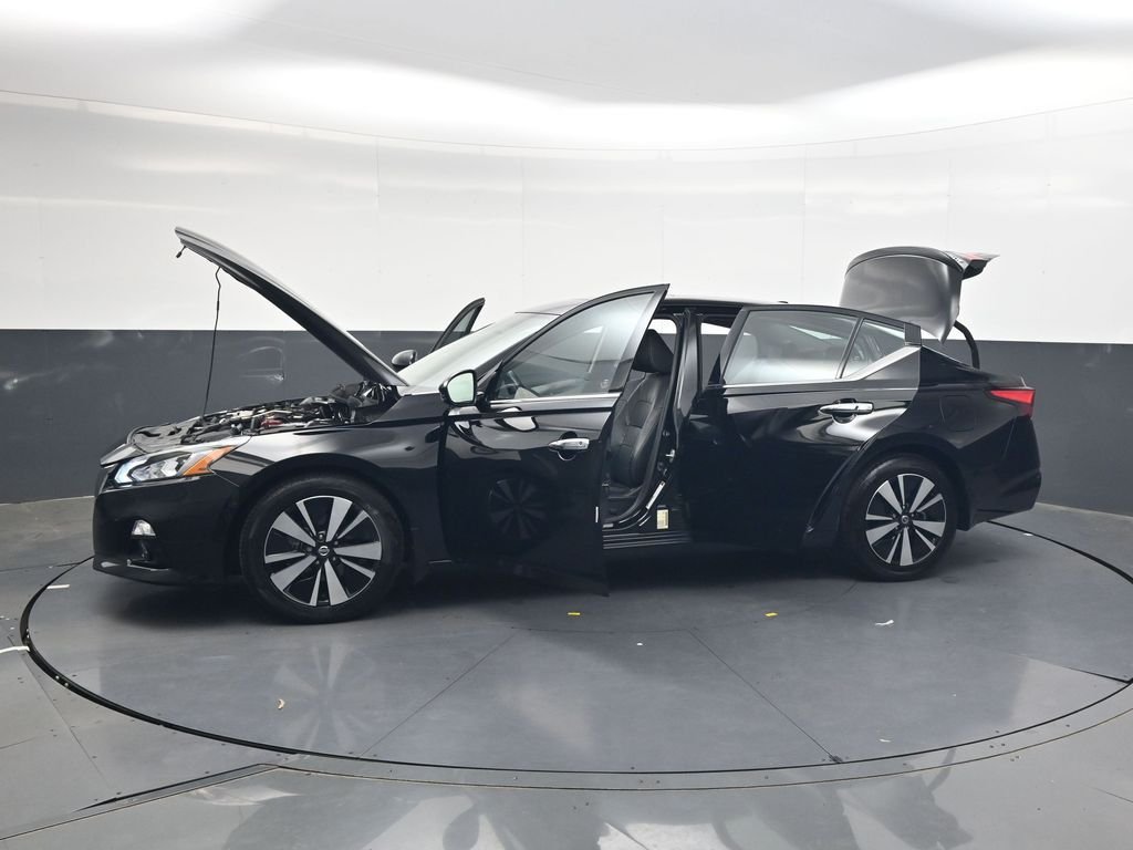 Used 2022 Black Nissan 2.5 SL image 36