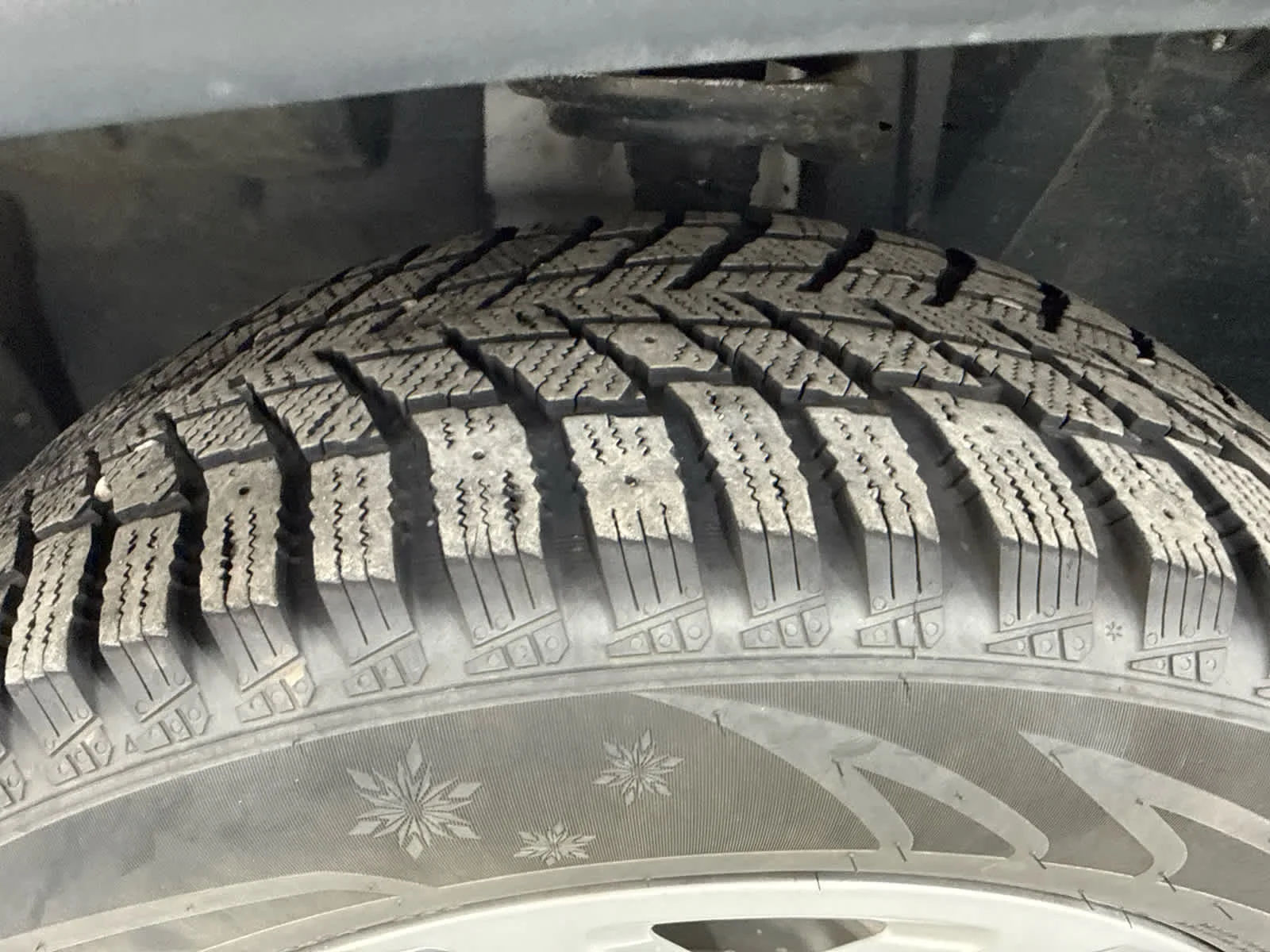 Used 2024 Sil/silver Jeep Latitude image 9
