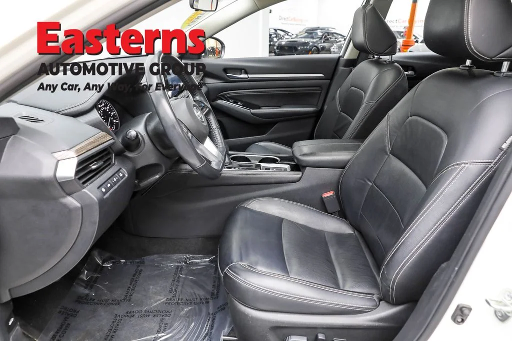 Used 2022 White Nissan 2.5 SL image 14