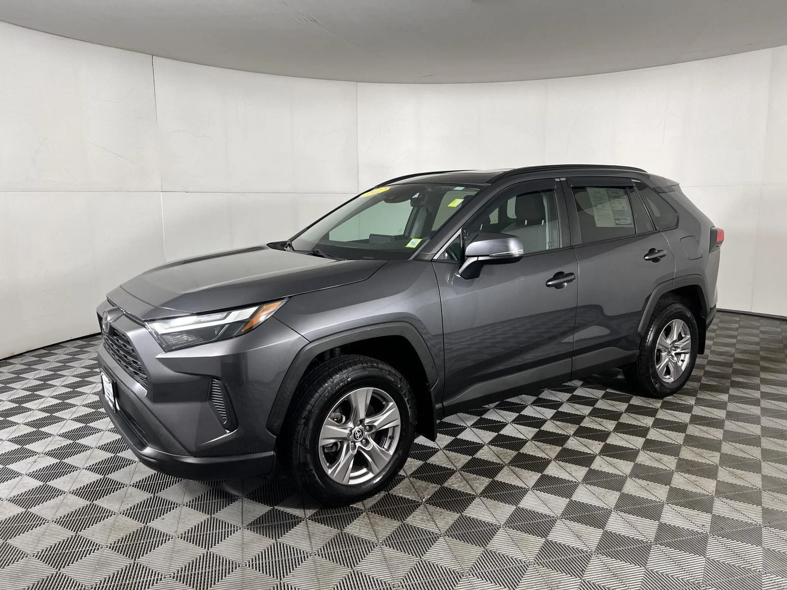 Used 2022  Toyota XLE image 35