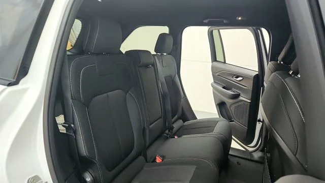 New 2025 Bright White Clear-Coat Exterior Paint Jeep Laredo image 16