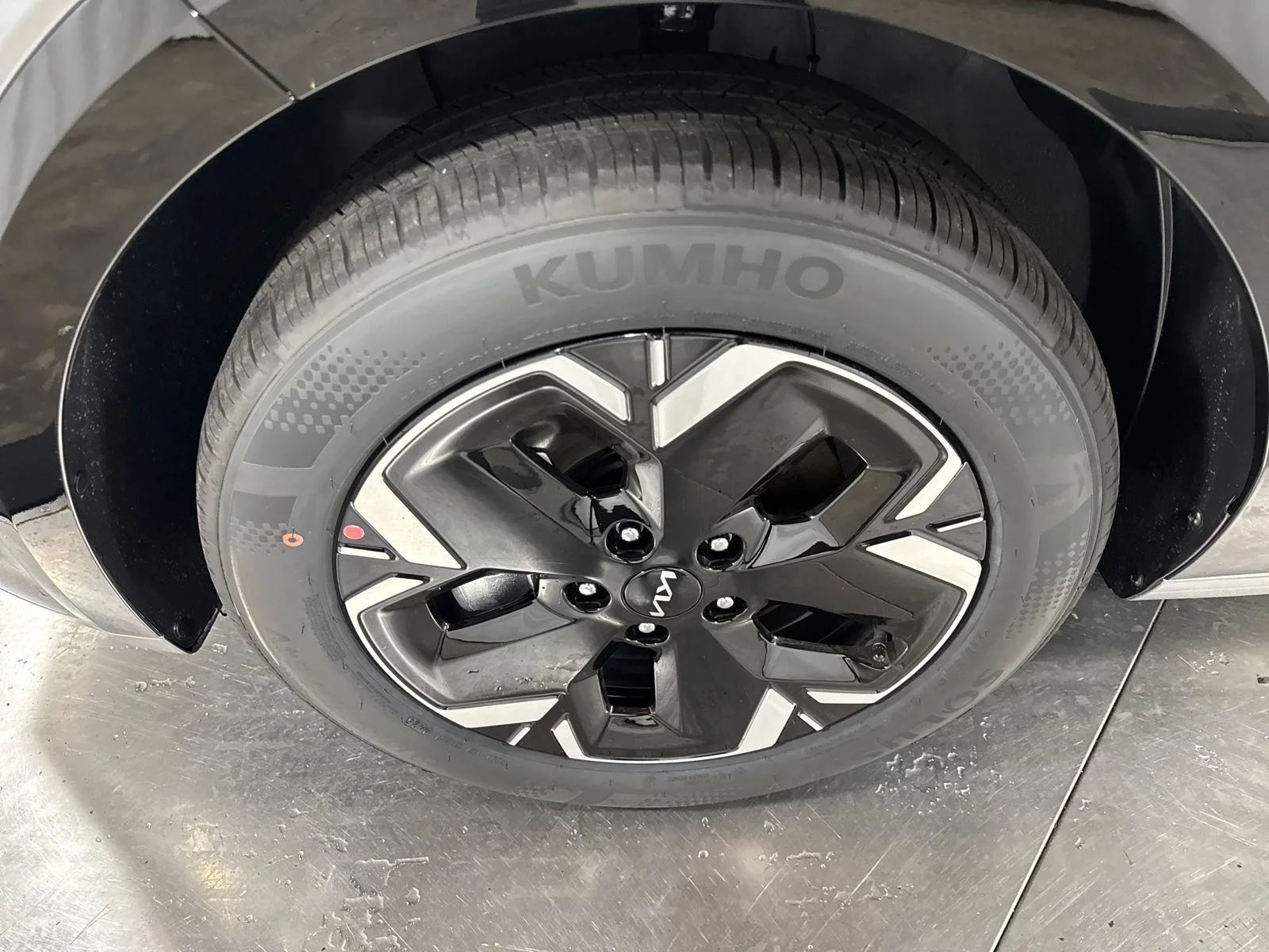 New 2026 Steel Gray Kia Wind image 10