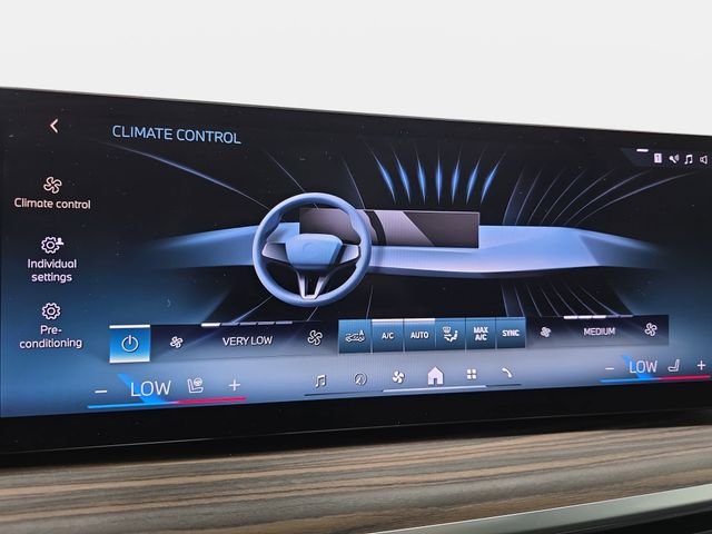 Used 2025 Black BMW xDrive50e image 22