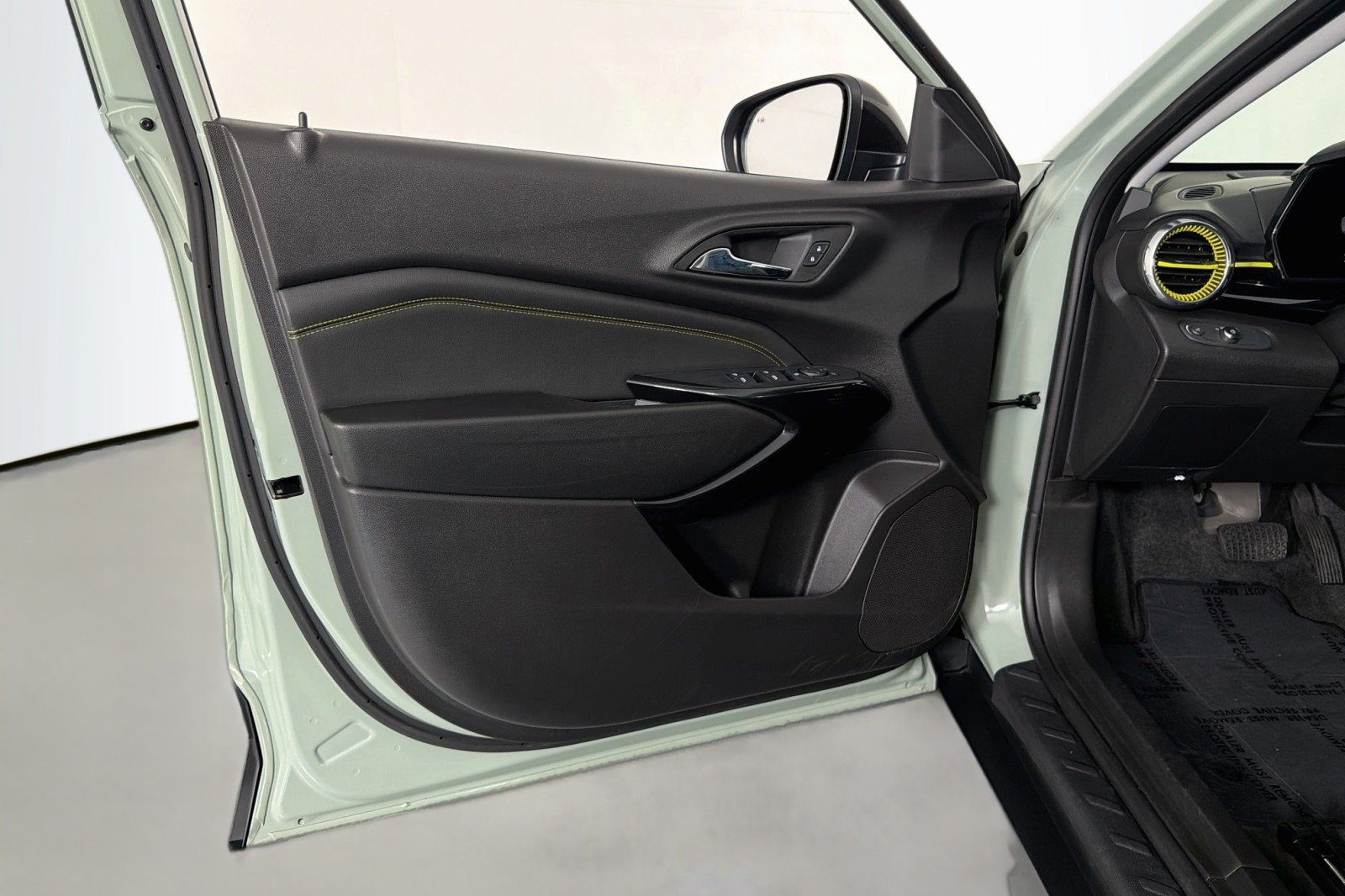 Used 2025 Cacti Green Chevrolet ACTIV image 21