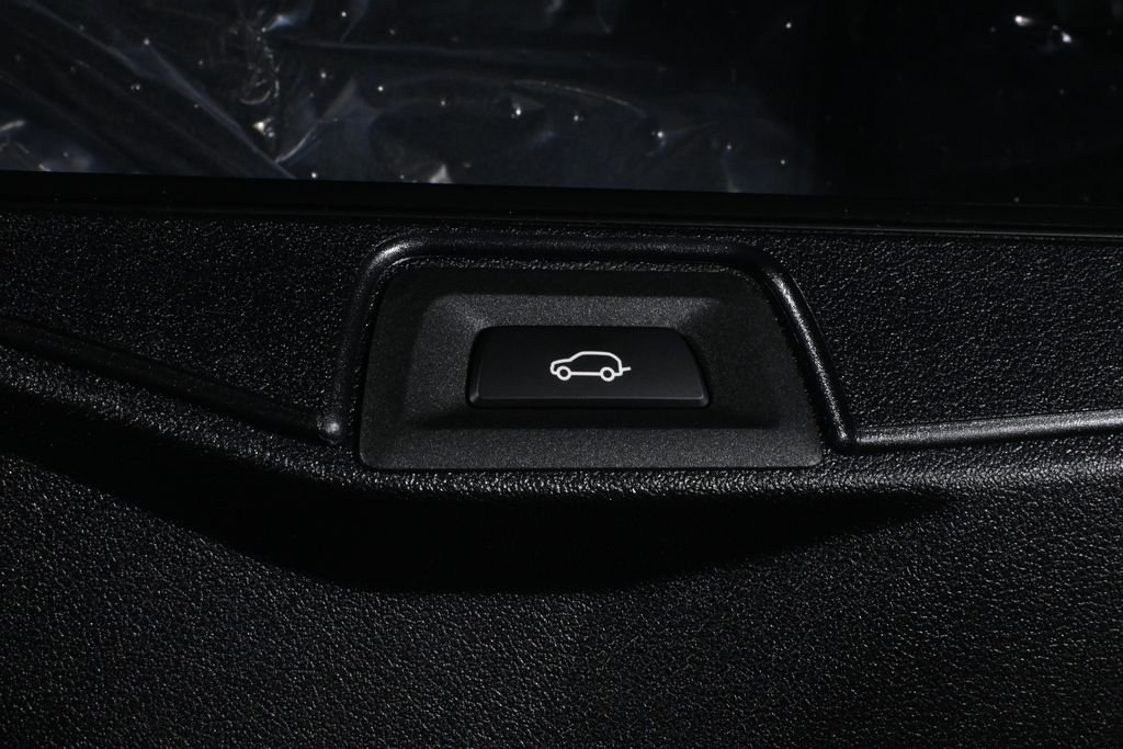Used 2026 Black BMW xDrive40i image 39