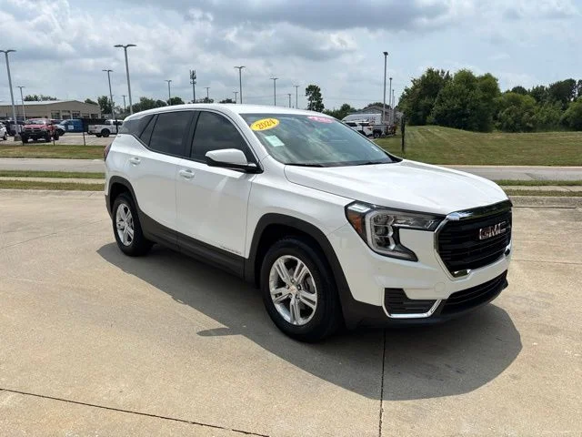 Used 2024 Summit White GMC SLE image 32