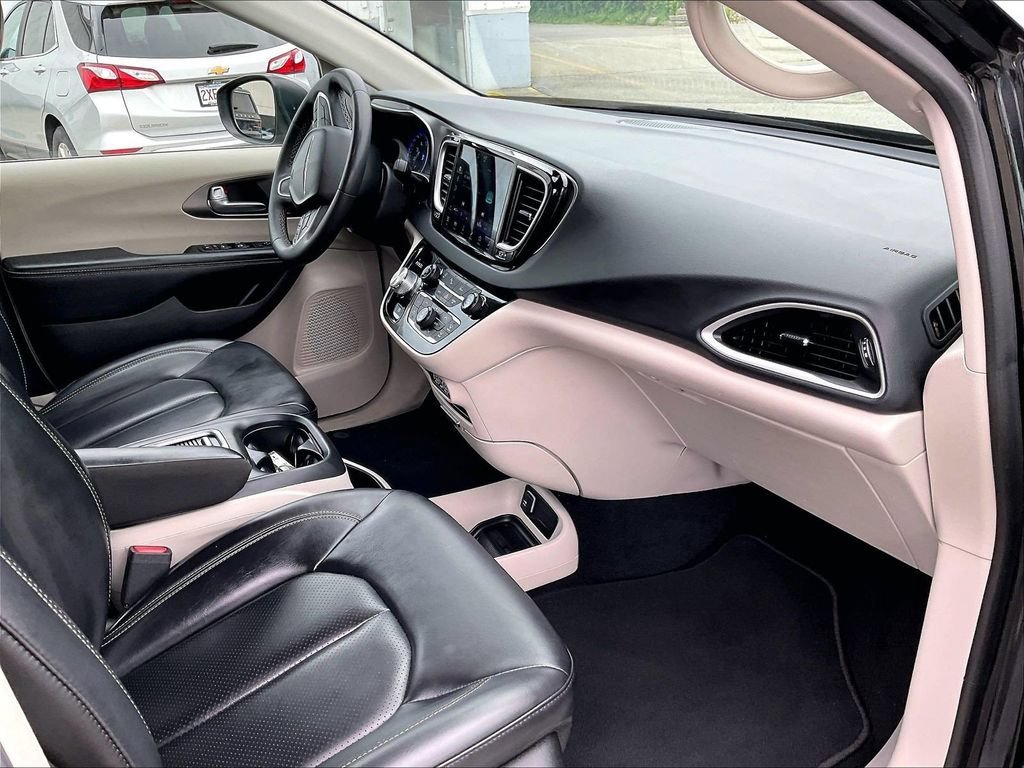 Used 2023 Black Chrysler Touring L image 11