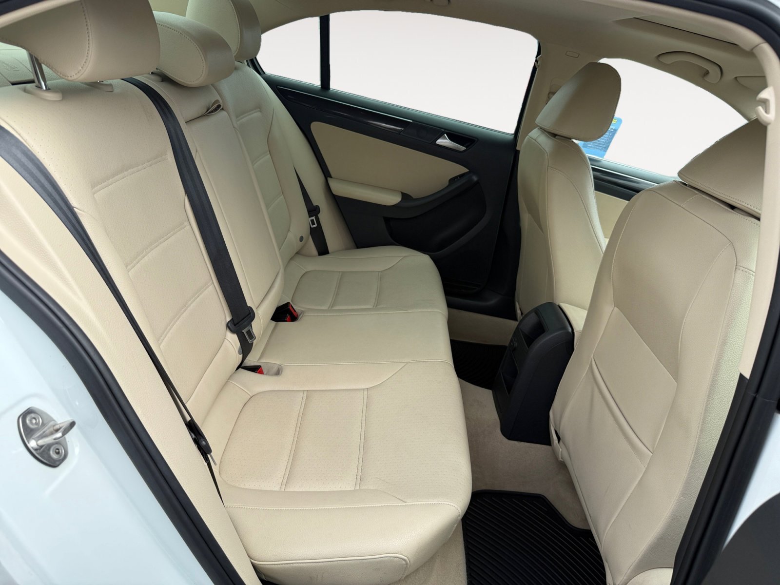Used 2016  Volkswagen  image 18