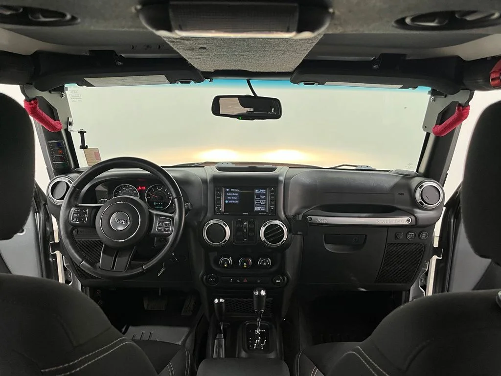 Used 2015 Silver Jeep Unlimited Rubicon image 19