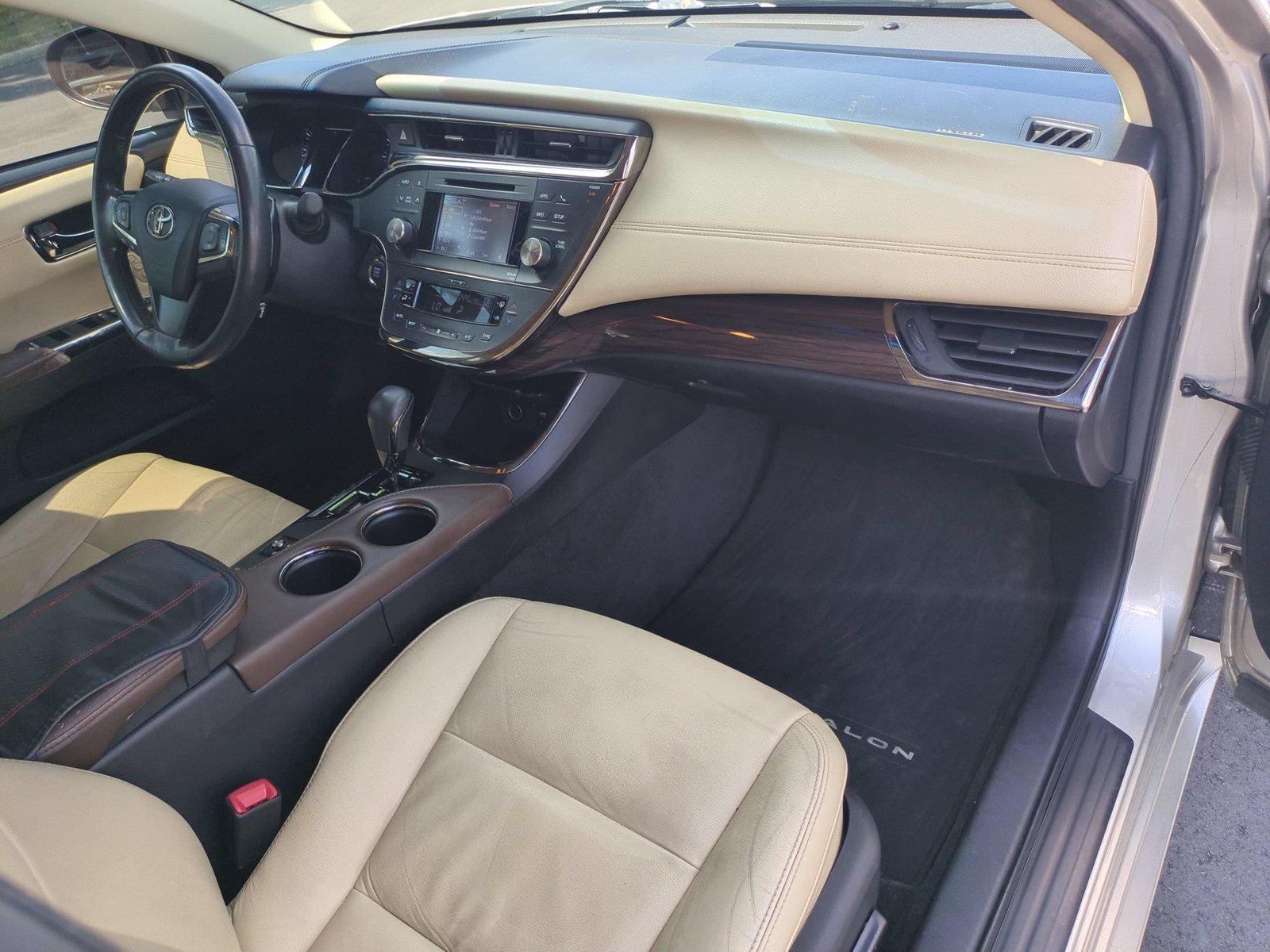Used 2013  Toyota XLE Touring image 38