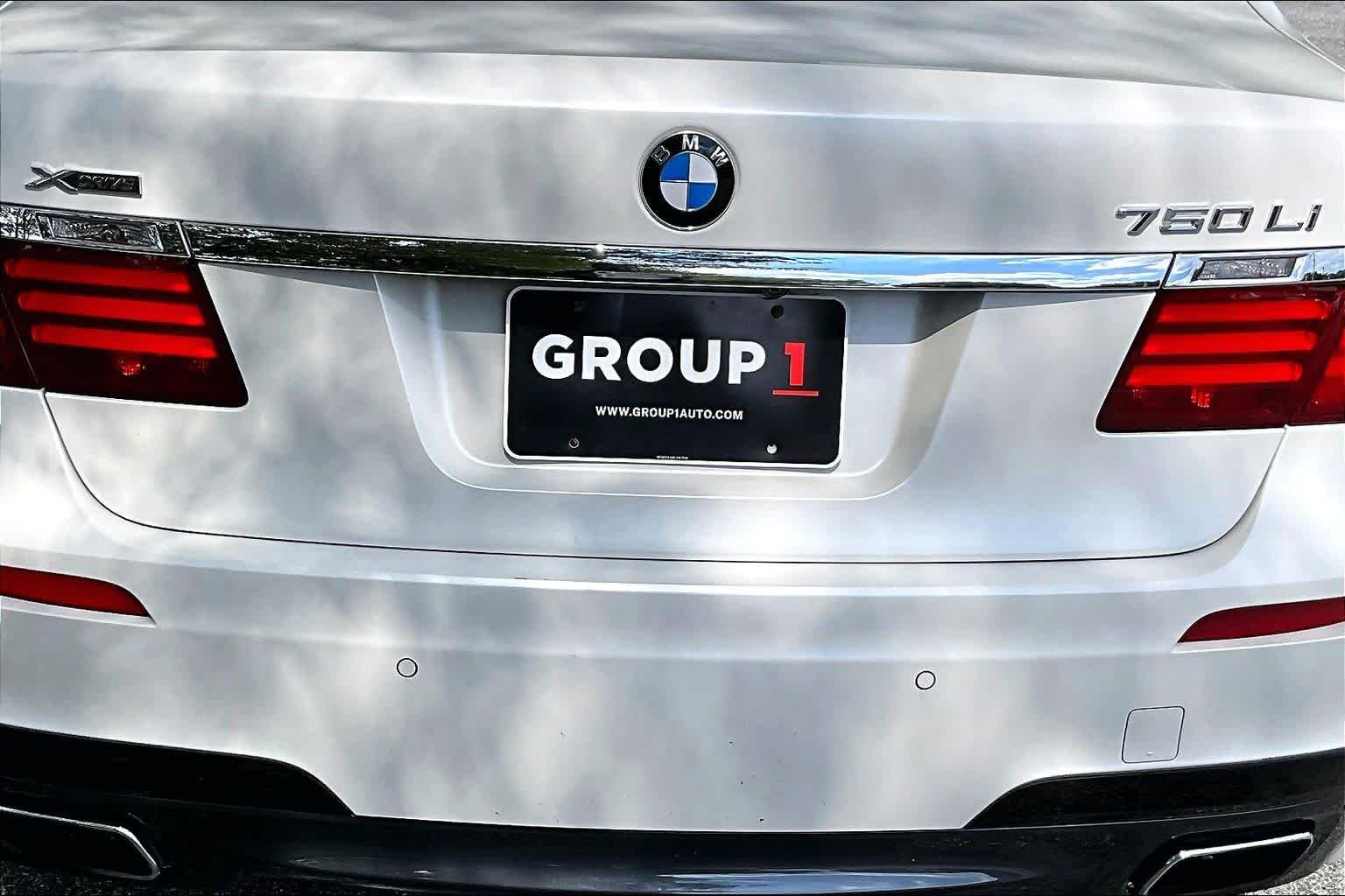 Used 2015  BMW 750Li xDrive image 9