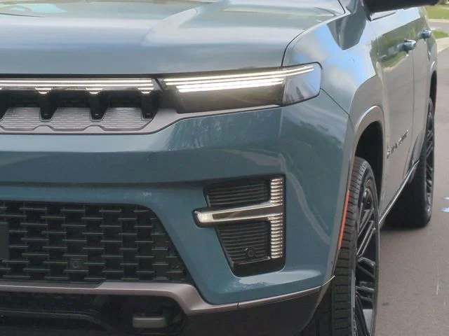 New 2026 Steel Blue Exterior Paint Jeep Limited Reserve image 17