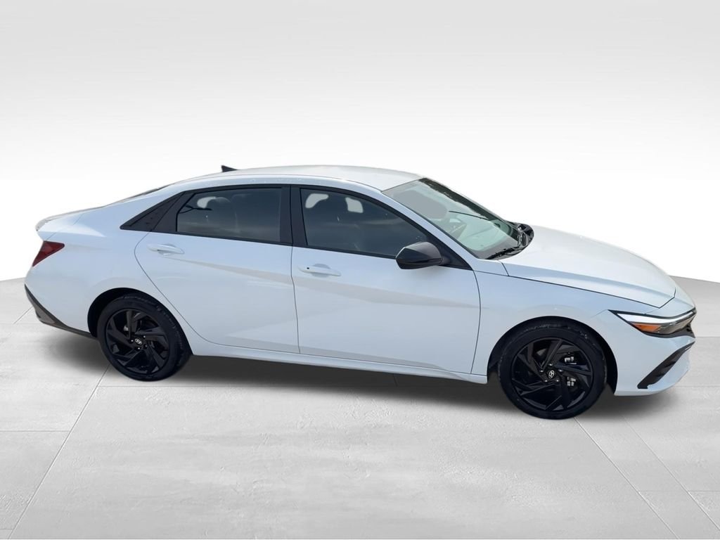 New 2026 White Hyundai SEL Sport image 9