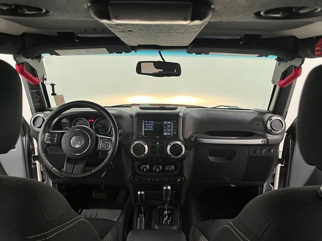Used 2015 Silver Jeep Unlimited Rubicon image 19