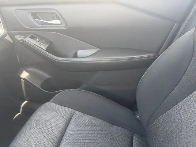 Used 2025 White Nissan SV image 22