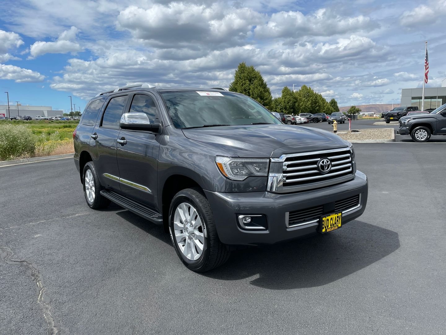 2022 Toyota Sequoia 5.7 Auto 4WD Platinum's photo