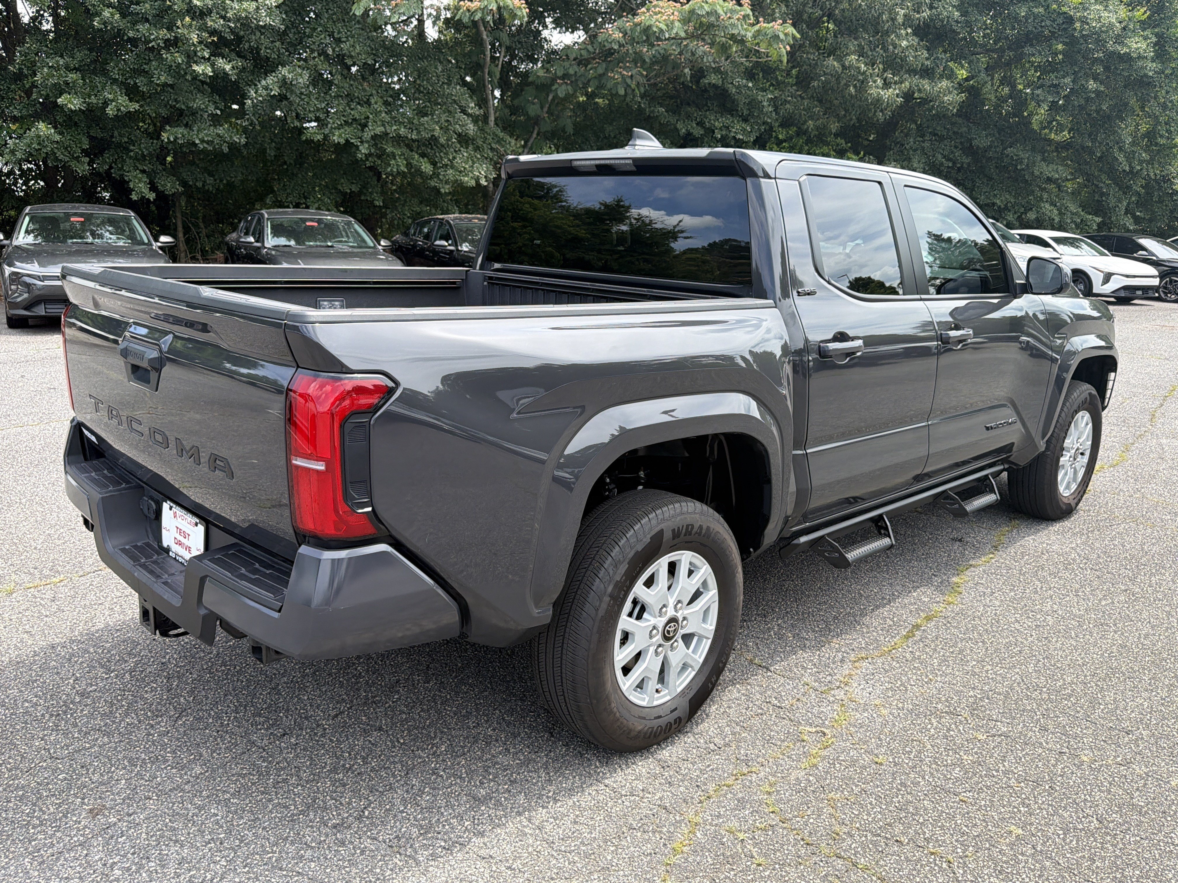 Used 2025 Underground Toyota SR5 image 7