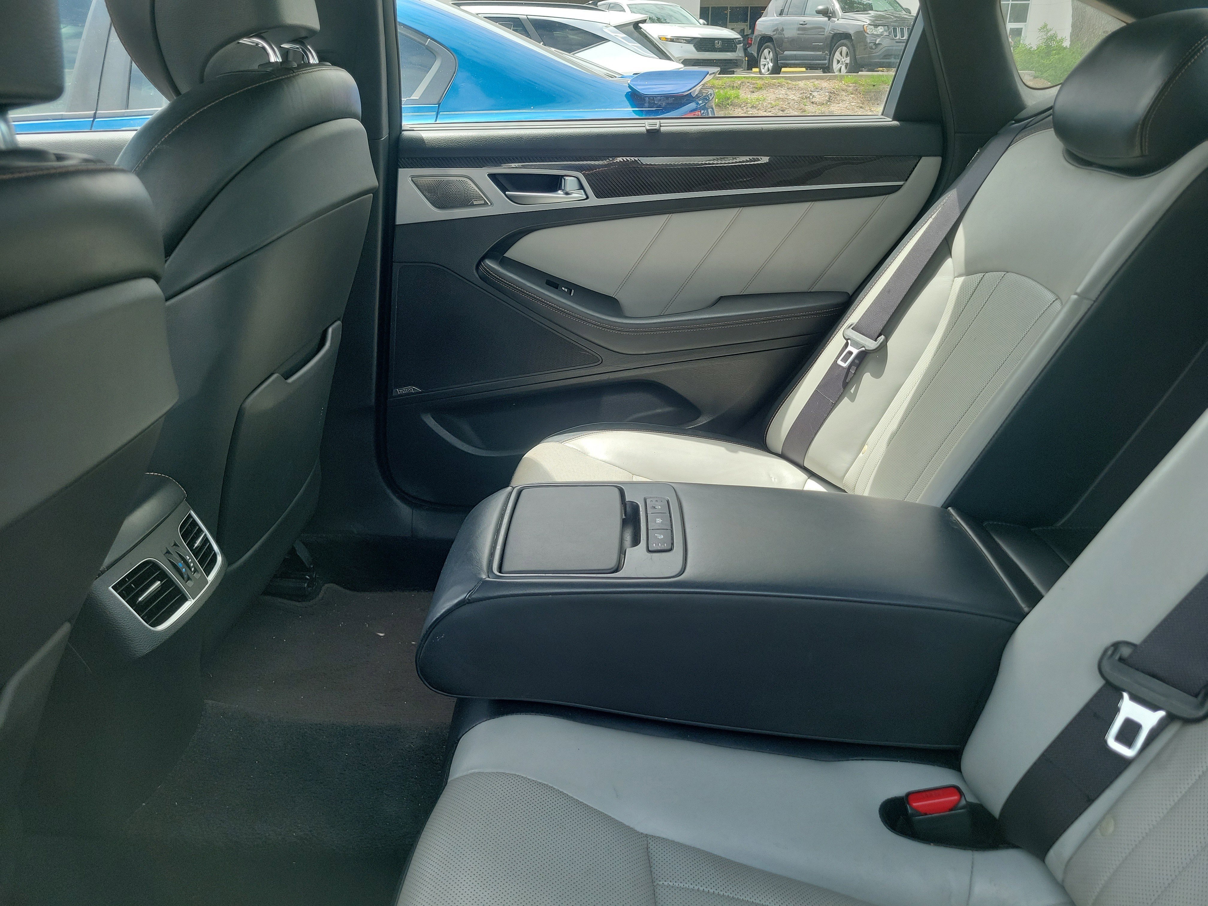 Used 2018 Black Genesis 3.3T Sport image 5