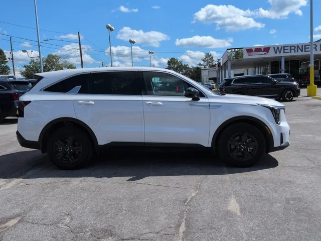 New 2026 Glacial White Pearl Kia LX image 4