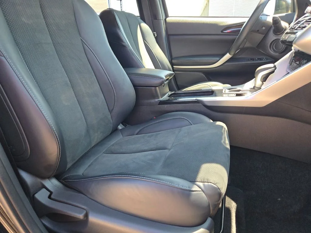 Used 2025 Black Mitsubishi SE image 6