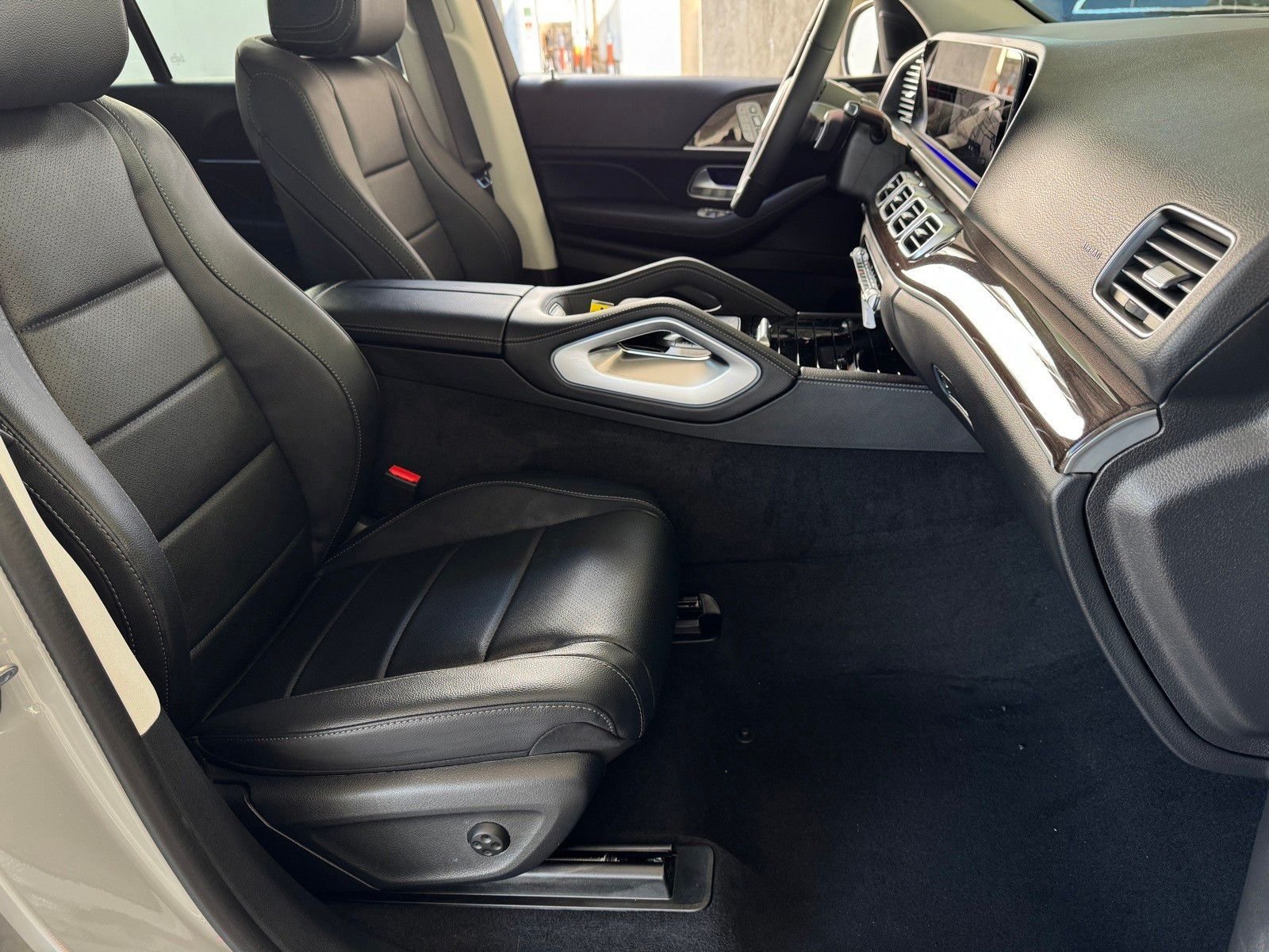 New 2026 MANUFAKTUR Alpine Grey Mercedes-Benz GLE 450 image 16