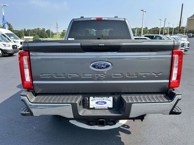 New 2026 Carbonized Gray Metallic Ford XLT image 3