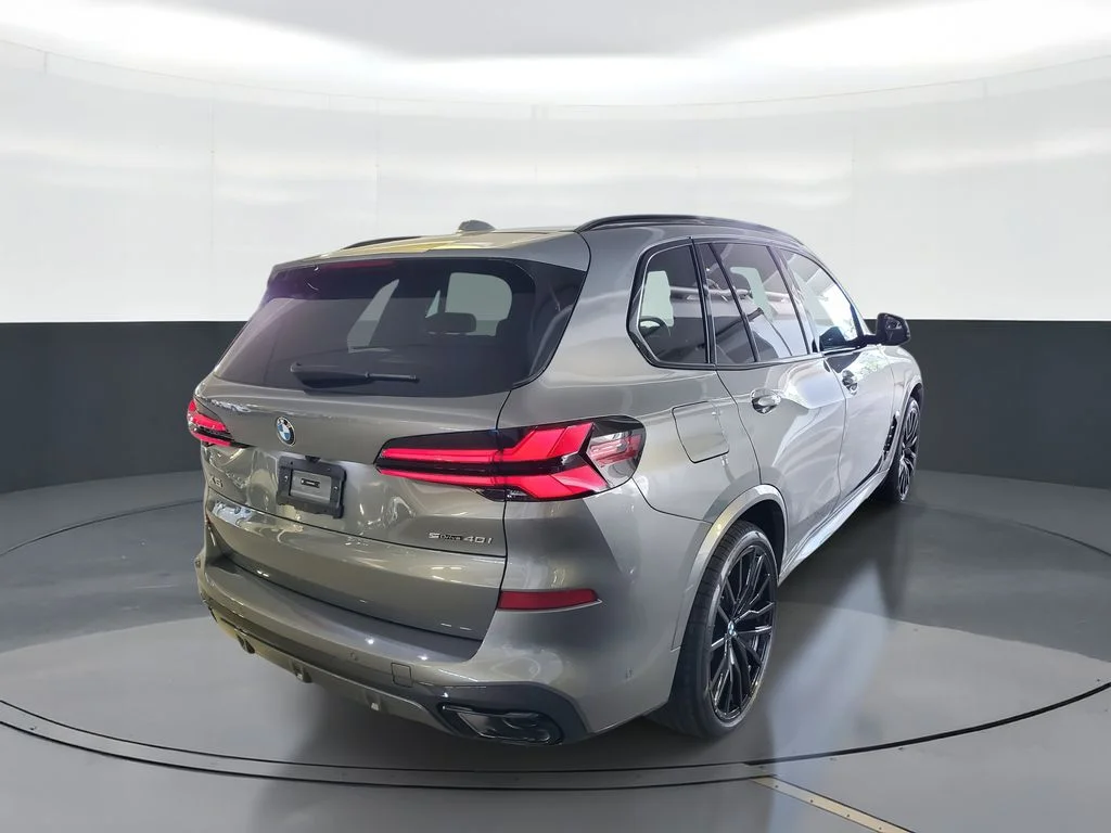 Used 2026 Gray BMW sDrive40i image 3