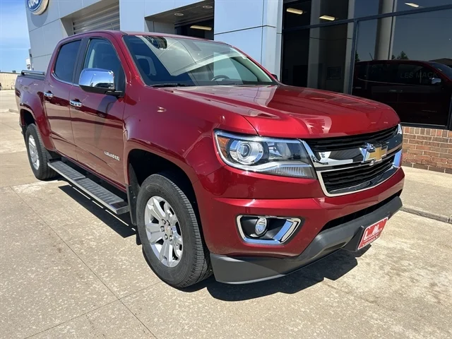 Used 2019 Red CHEVROLET 4WD LT image 1