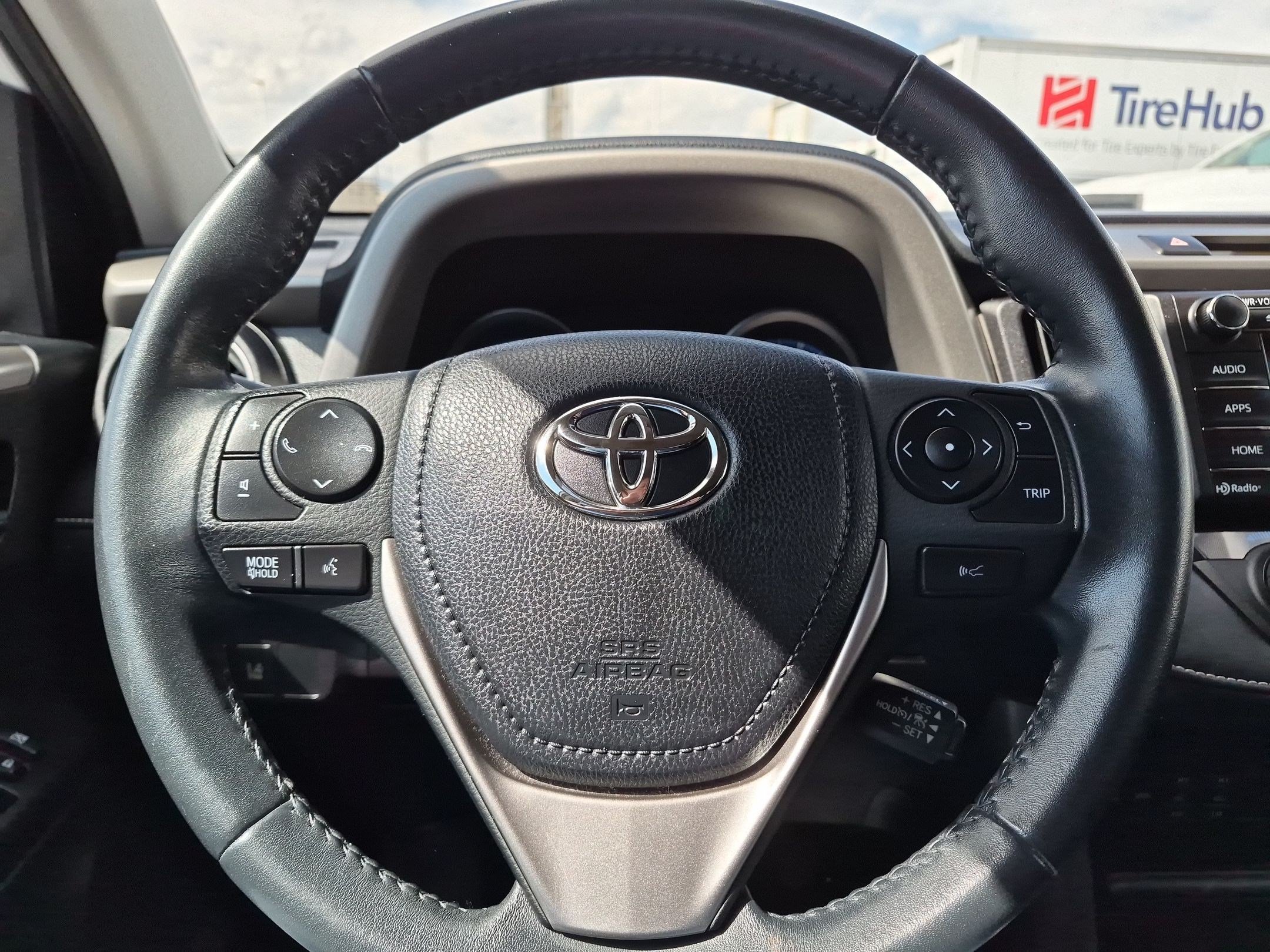 Used 2018 Super White Toyota XLE image 15